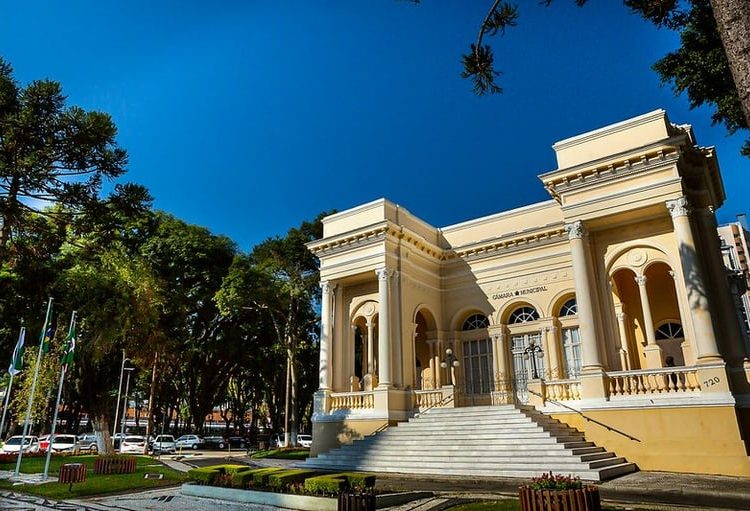 projeto-de-lei-de-curitiba-proibe-simbolos-cristaos-em-eventos-lgbt