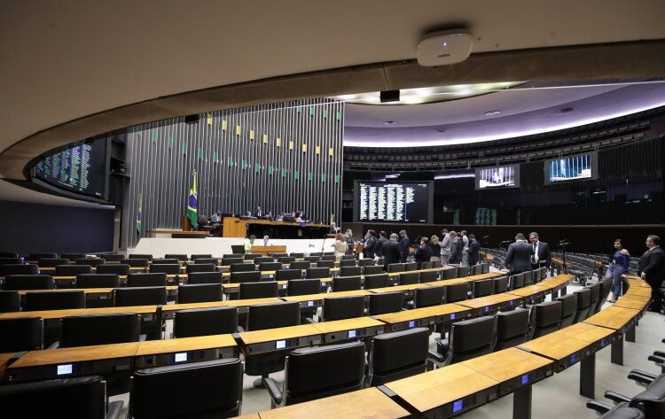 projeto-de-lei-quer-impedir-aplicacao-de-leis-islamicas-no-brasil
