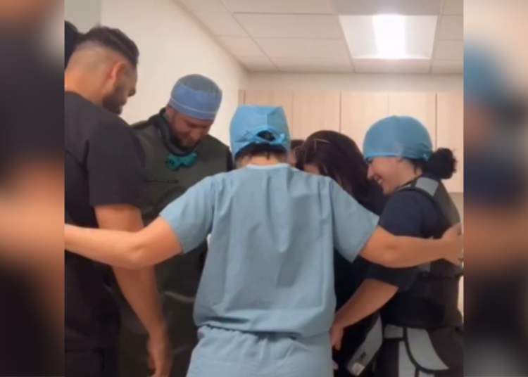 equipe-medica-ora-por-pacientes-antes-das-cirurgias:-“que-sejamos-instrumentos-de-cura”