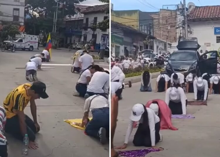 de-joelhos-nas-ruas,-cristaos-clamam-a-deus-apos-terremoto-na-colombia:-‘precisamos-de-ti’