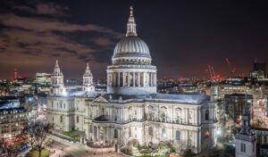 catedral-historica-de-londres-fecha-parceria-com-casa-noturna-para-promover-shows