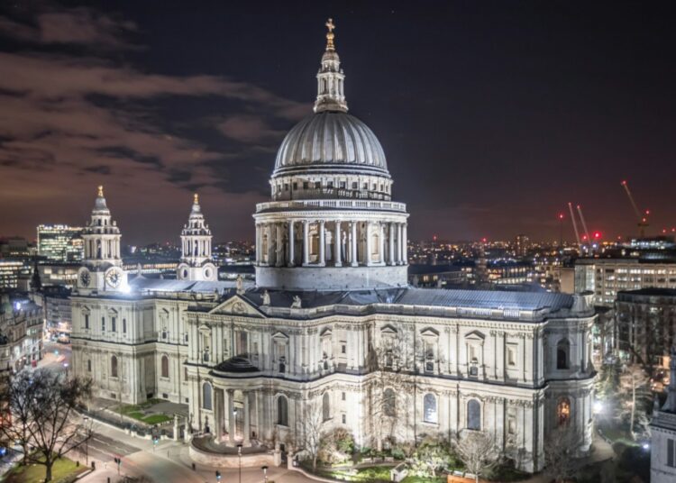 catedral-historica-de-londres-fecha-parceria-com-casa-noturna-para-promover-shows