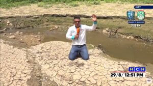 reporter-ora-de-joelhos-ao-vivo-em-meio-a-seca-em-honduras:-“jesus,-envia-chuva”